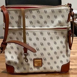 Dooney Bourke  Large Pebble Grain  Zipper Adjustable Crossbody Purse